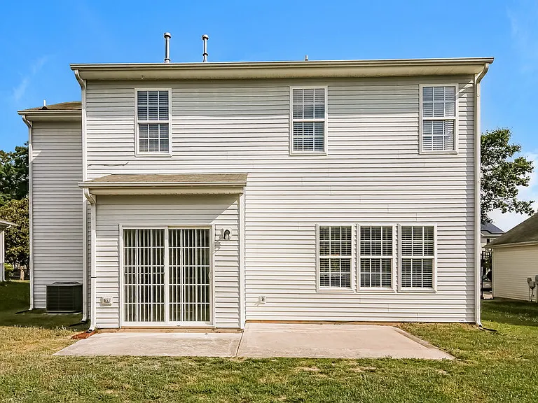 5716 Enoree Ln — Photo 17