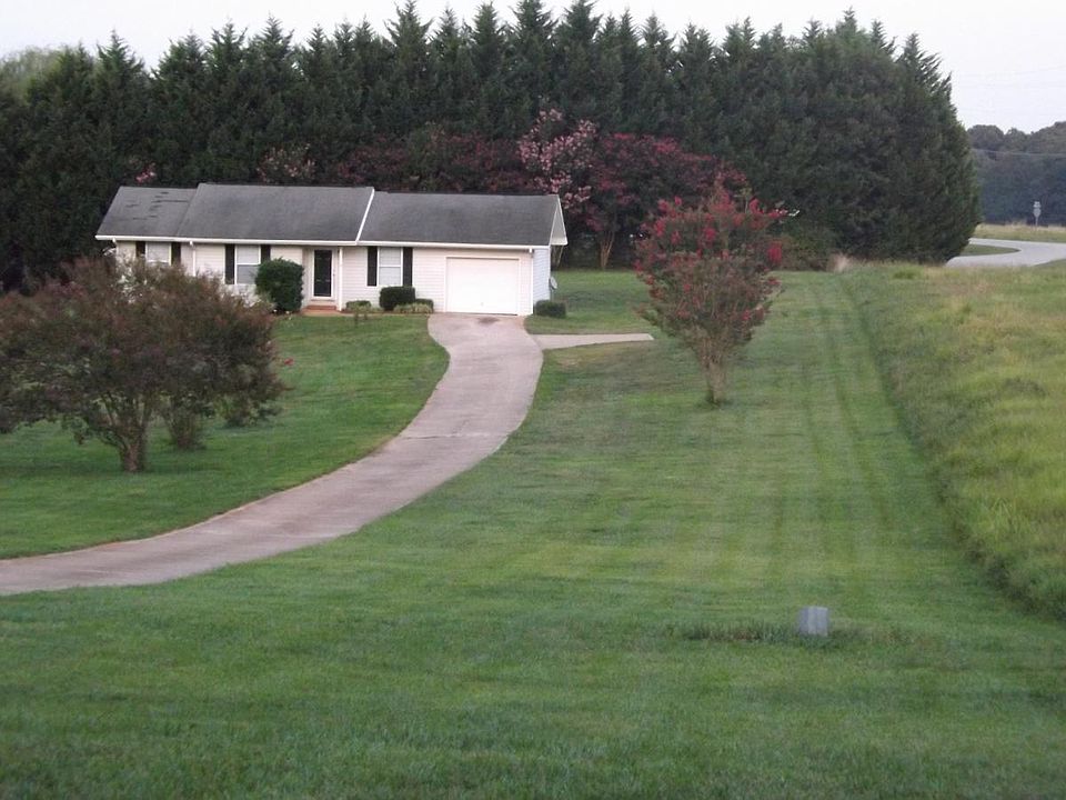 Driveway up to house