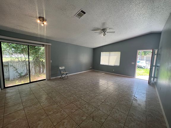 2nd image of 402 S Lancelot Ave