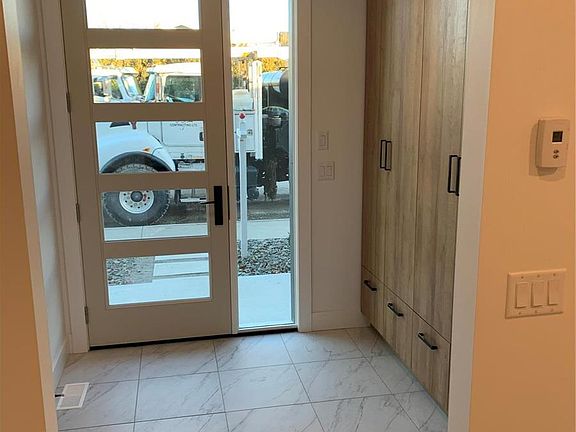 4th image of 887 Morrison Ave #4