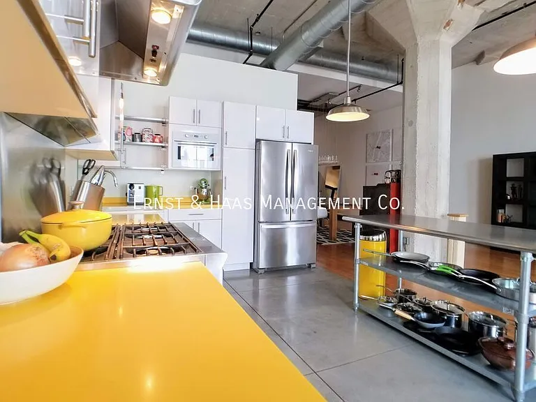115 W 4th St #210 — Photo 16