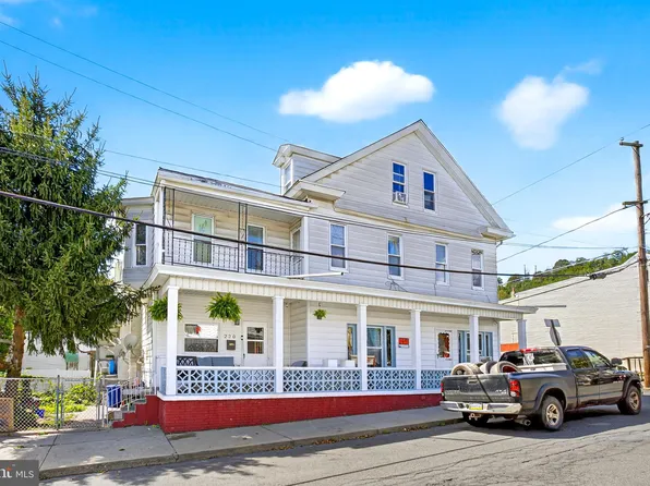 220 N West St, Shenandoah, PA 17976