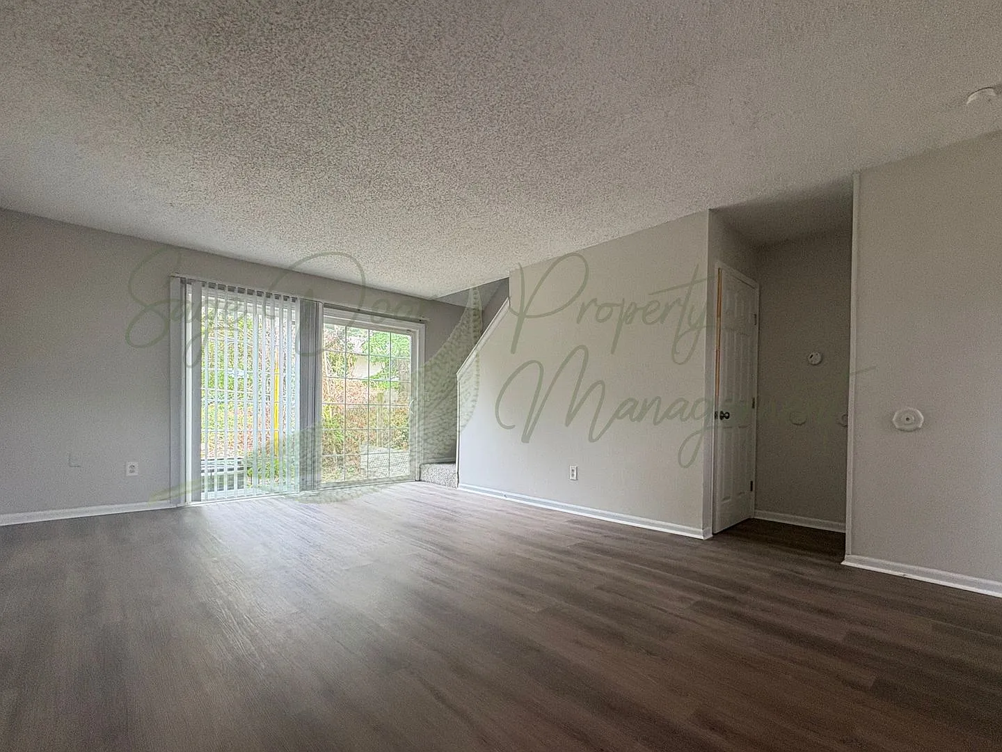 Spacious Townhome In Kansas City — Photo 1