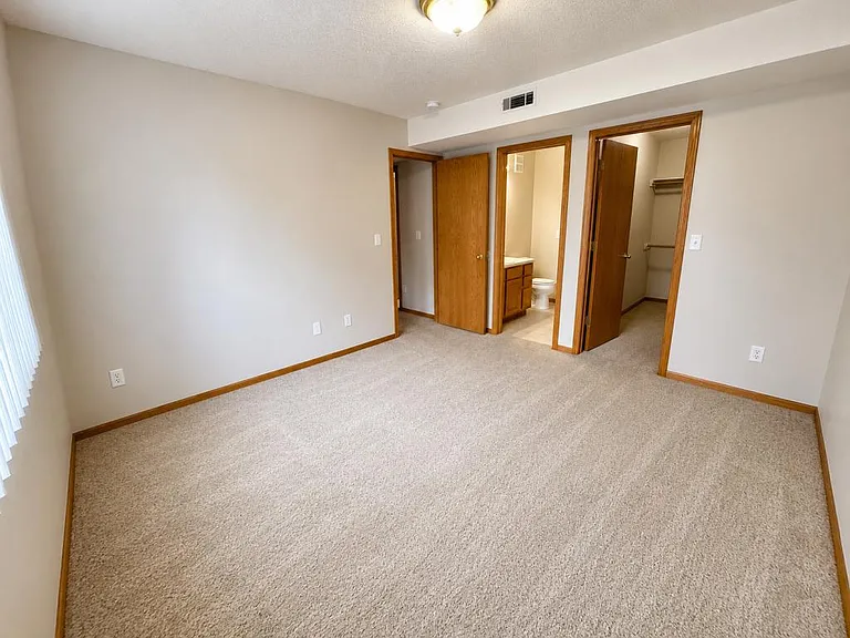 4540 McKenzie Dr SE #4 — Photo 4