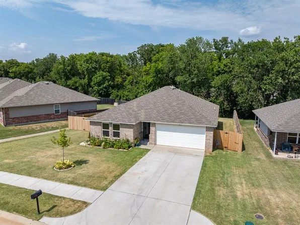 831 Twin Lakes Dr, Noble, OK 73068