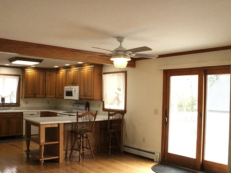 1878 Riverside Dr — Photo 7