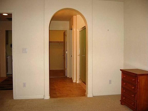 5th image of 528 Village Dr