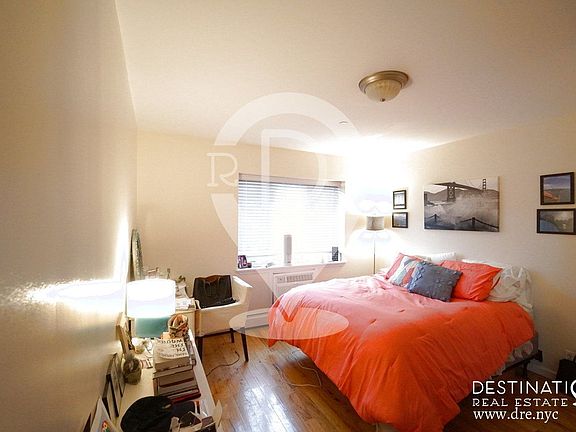 3rd image of 567 Warren St #200