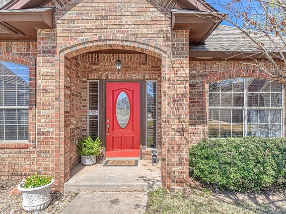 2nd image of 101 Summit Ridge Ct