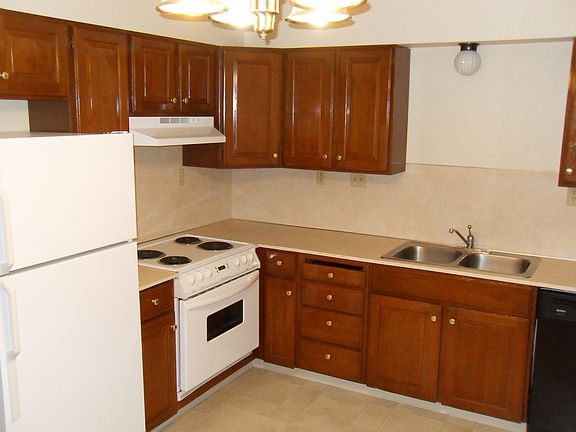 4th image of 824 Broadway Ave APT 6