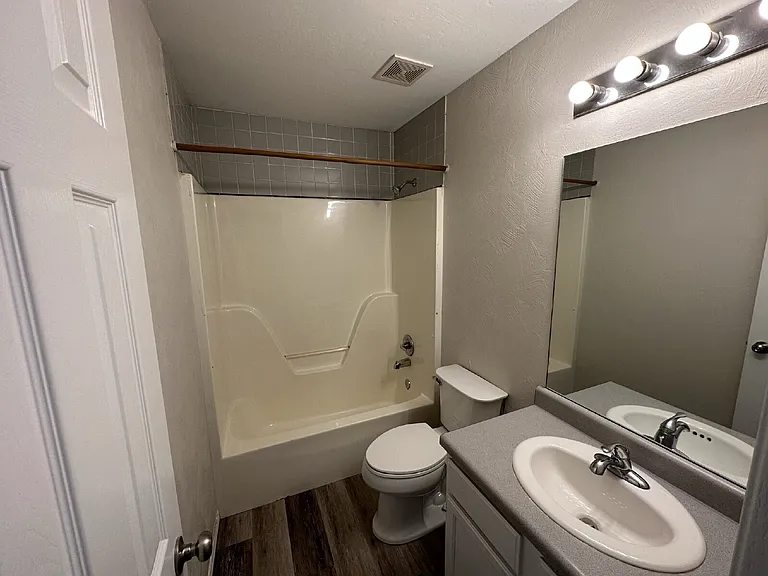 1306 Crescent St — Photo 20