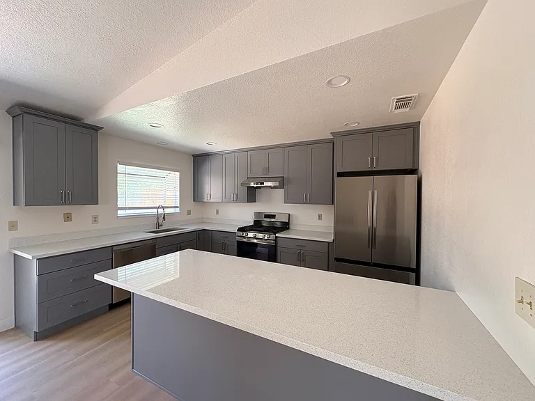 7757 Southbreeze Dr — Photo 6