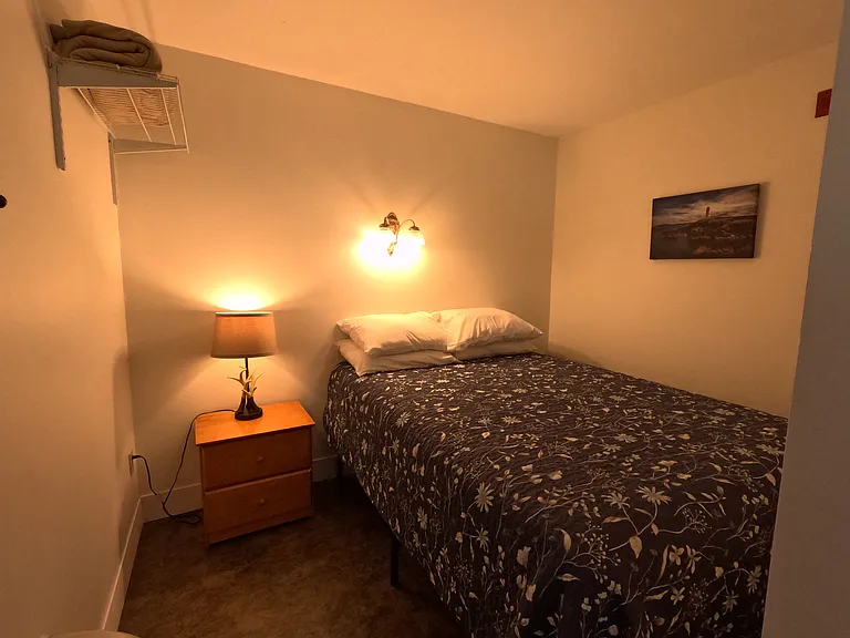 queen bedroom