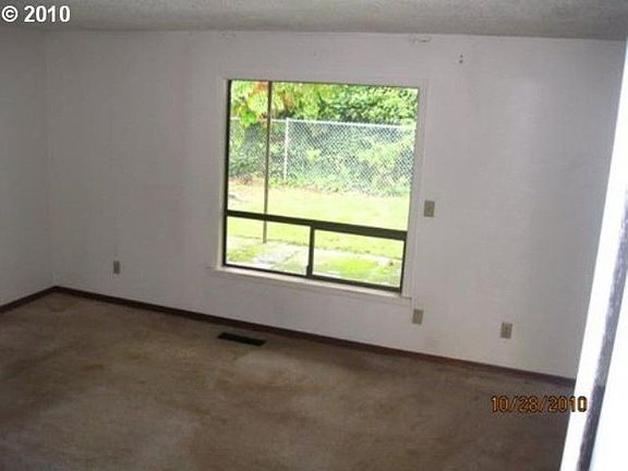 5th image of 7025 SE Plum Dr