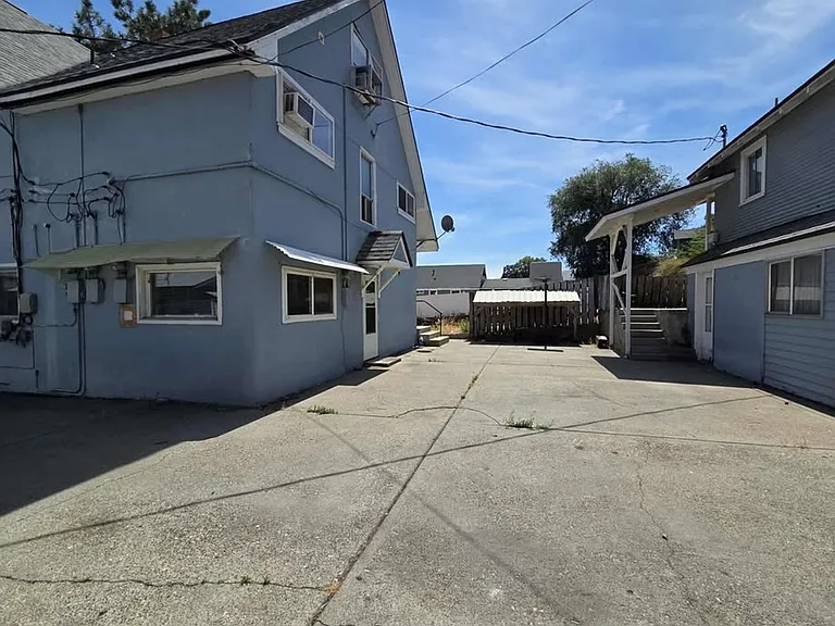 330 Roosevelt Ave — Photo 21