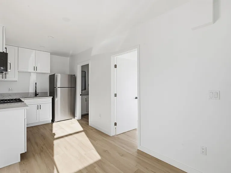 1805 W 80th St — Photo 14