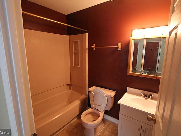 4th image of 521 S 17th St #1F
