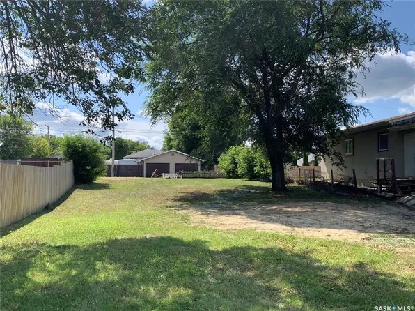 655 6th STREET E, Prince Albert, SK S6V 0N7