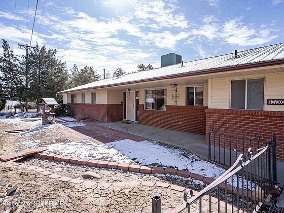 3rd image of 1705 Glade Rd