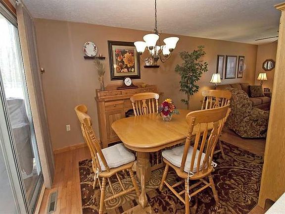 4th image of 529 Chaparral Dr