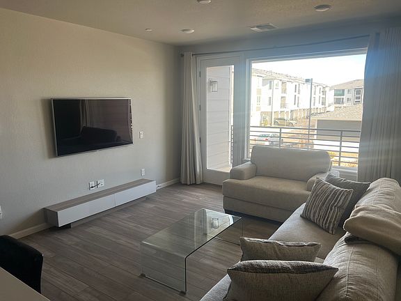3rd image of 6153 N Ceylon St #6201