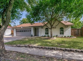 430 E Grenoble Dr, Grand Prairie, TX 75052