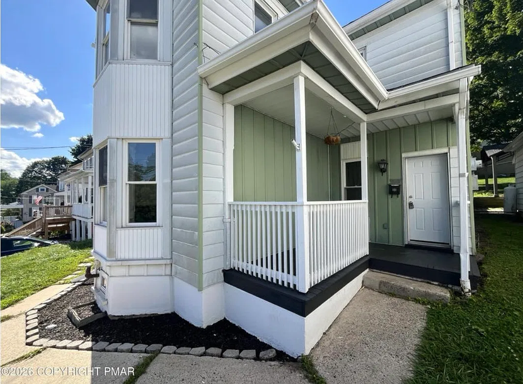 3 bed, 2200 sqft, $1,950 — Photo 4