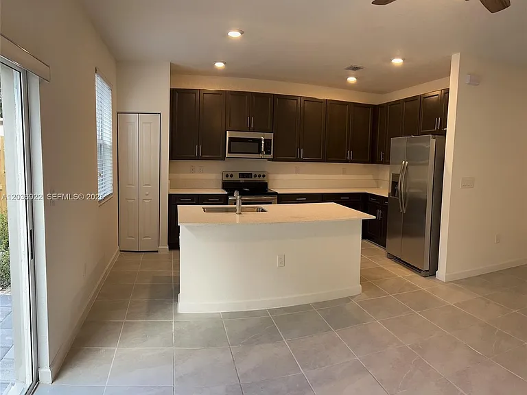 1120 SE 26th Ter #1120 — Photo 12