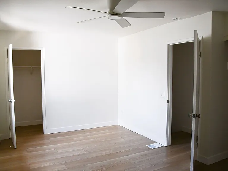 994 Valencia St — Photo 22