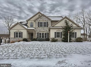 14 Falcon Cir, Lebanon, PA 17042