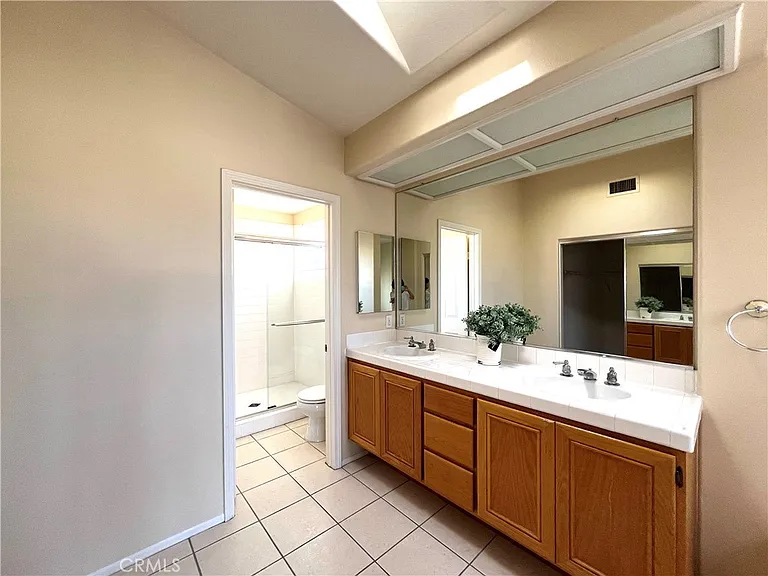 15201 Riviera Ln — Photo 14