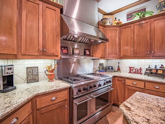 5th image of 100 Oak Forest Ln