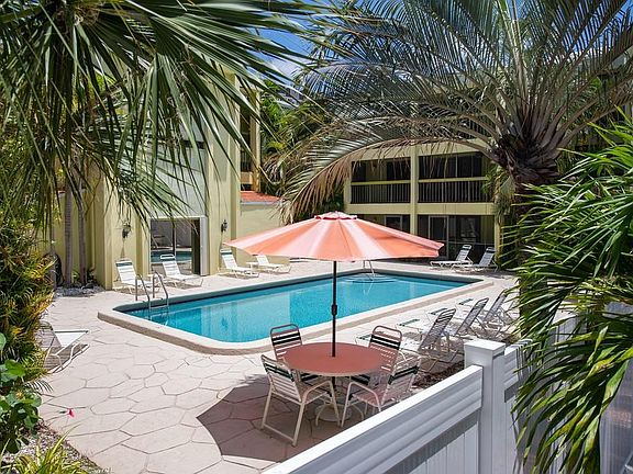 3rd image of 2450 NE 15th Avenue #204