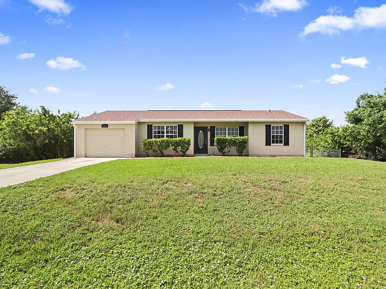 610 NW Billiar Ave — Photo 3