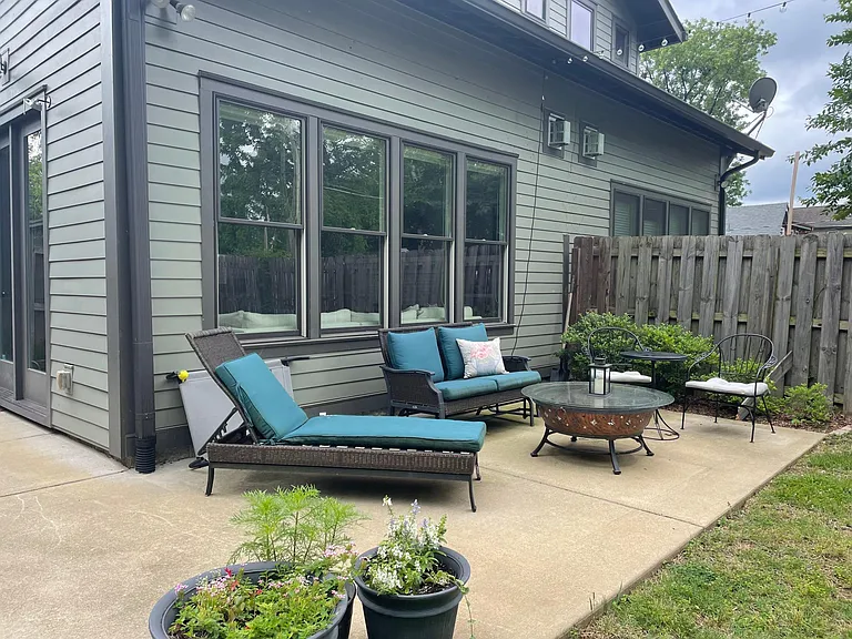1607B Douglas Ave — Photo 11