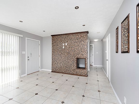 4th image of 7116 Picton Dr