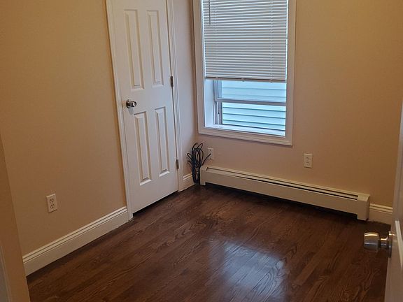 4th image of 54 Dewitt St #54