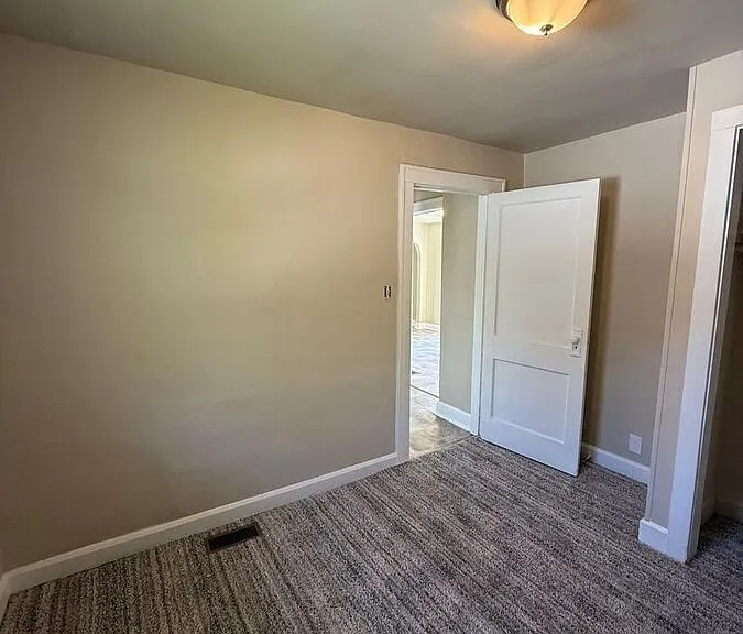 2864 Forest Manor Ave — Photo 9