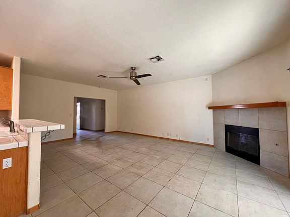 3rd image of 25940 Dartmouth St