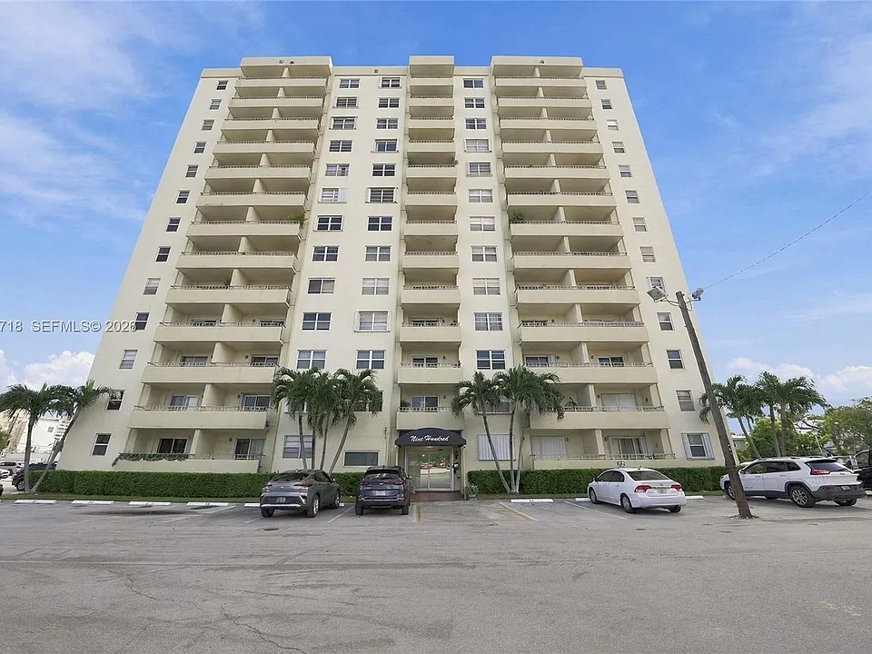 900 NE 18th Ave #304
