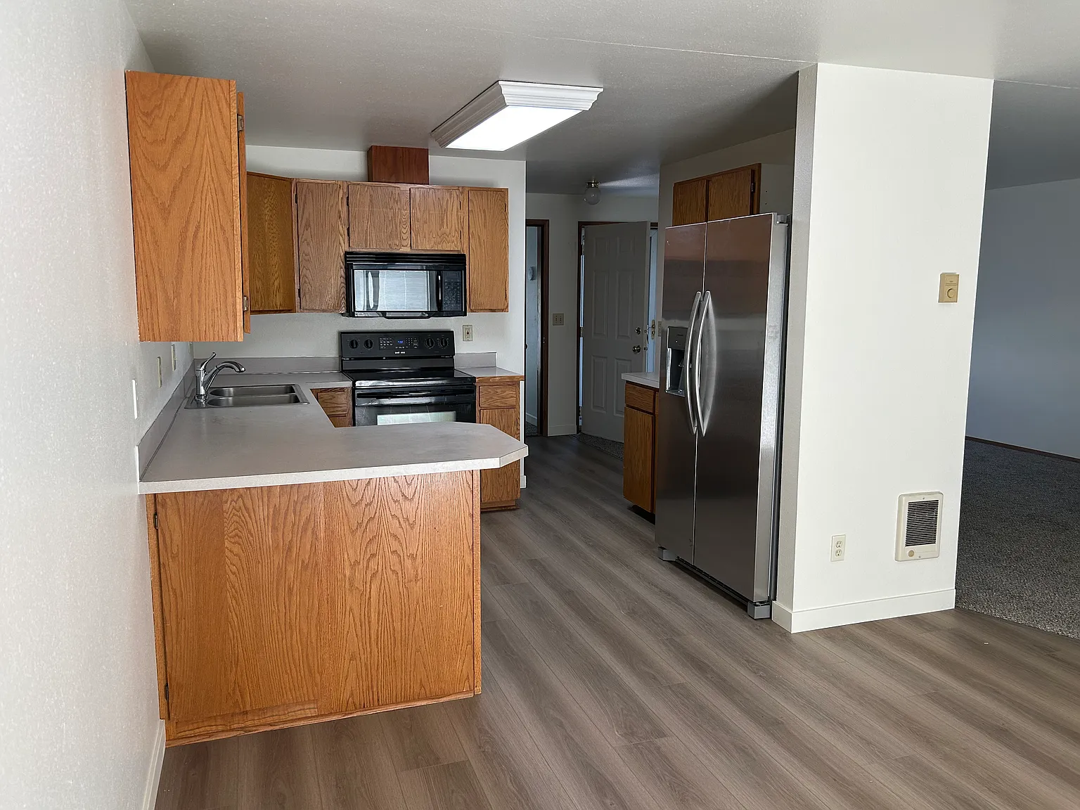 4 bed, 1526 sqft, $1,945 — Photo 2