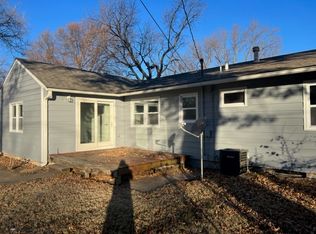 5205 SW 32nd St, Topeka, KS 66614