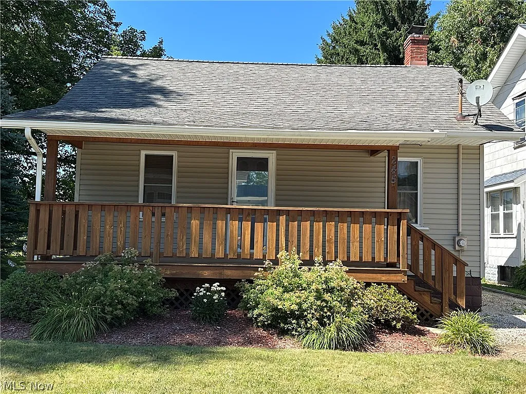 245 Morgan St photo 1