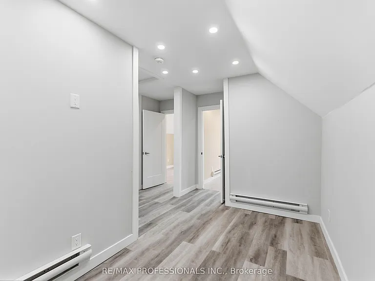759 Barton St E #UPPER — Photo 8
