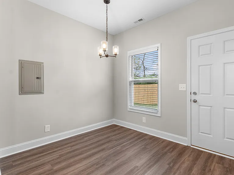 202 Burch Rd #B-5 — Photo 2