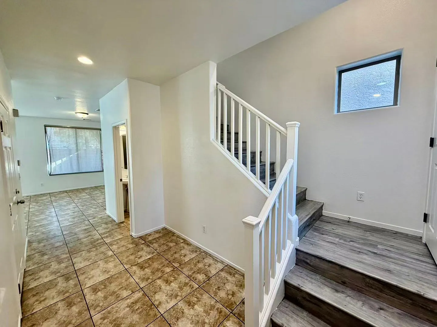 Wonderful house with 4 beds 2.5 baths — Photo 2