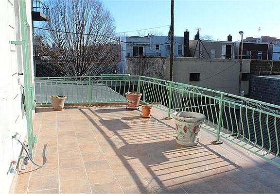 4th image of 1136 31st Ave APT 2L