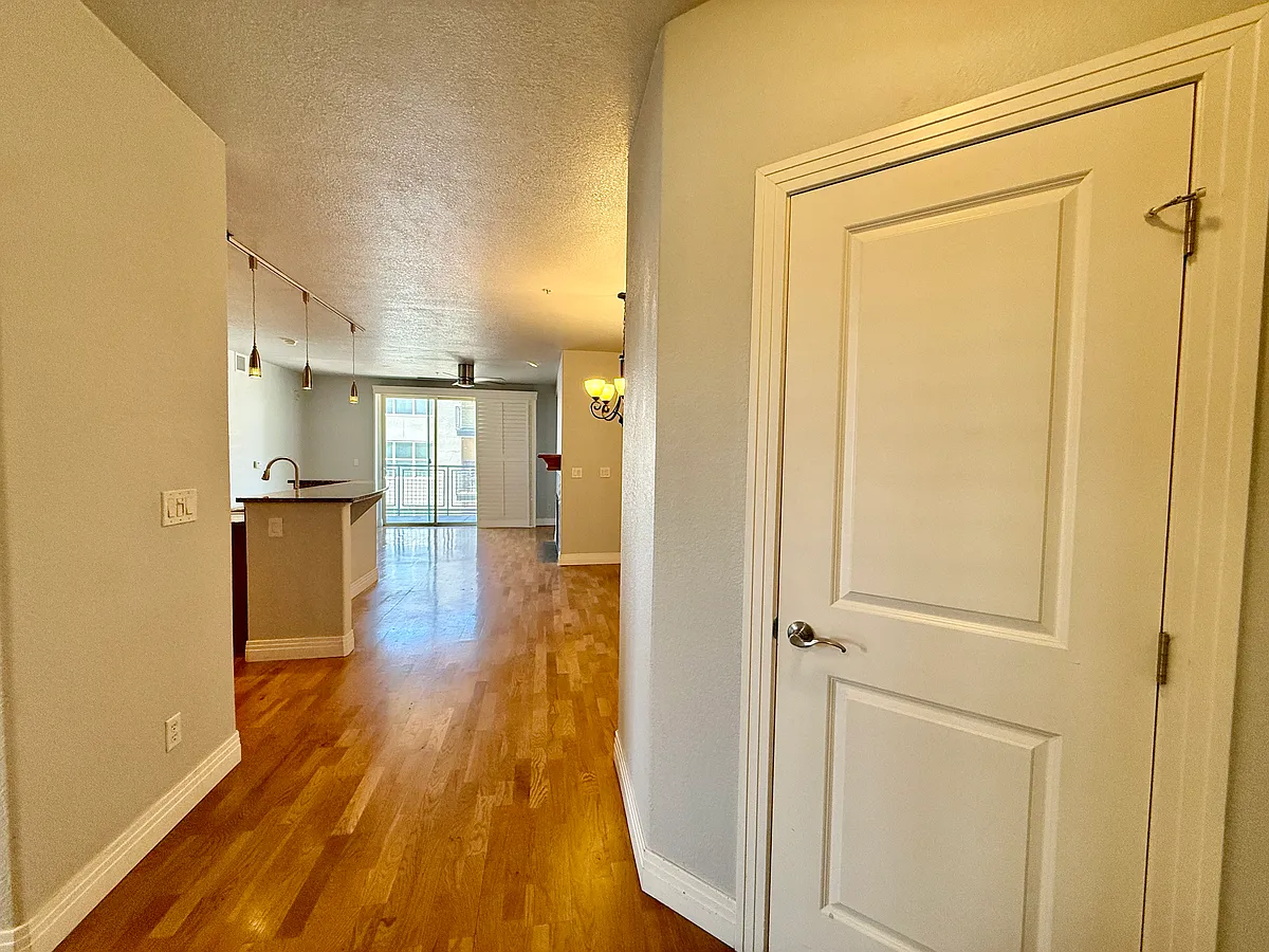Building Photo - 9079 E Panorama Cir #318