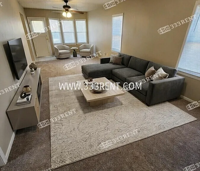 103 SE 7th St — Photo 3