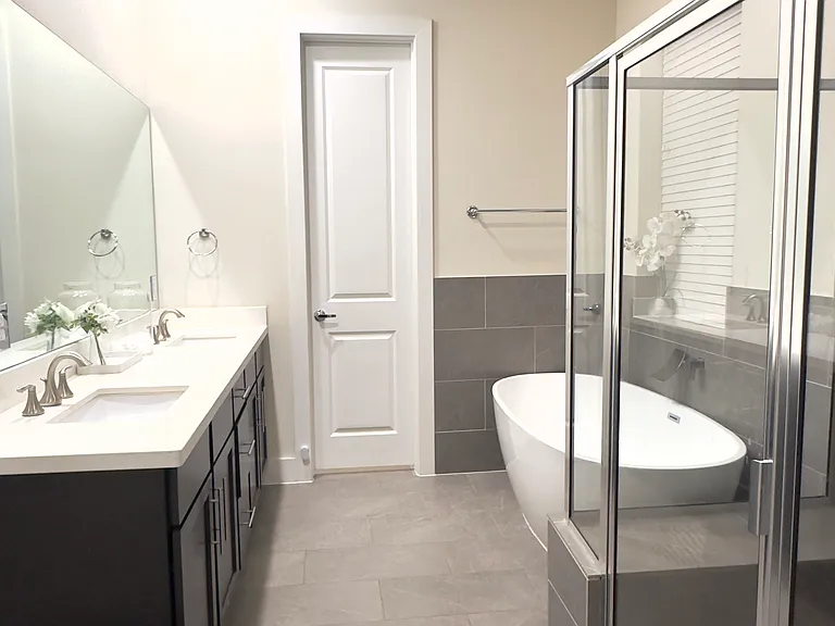 2922 Alice St — Photo 6